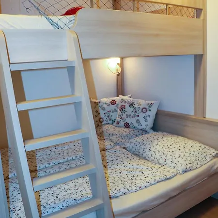 Resident A001 - Bezbarierovy Idealni Pro Rodiny S Detmi, V Tesne Blizkosti Anenskeho Udoli, Bobove Drahy, Arealu, Skoly, Free Parking, Free Wifi, Vyhled Do Zahrady S Posezenim Na Terase, Detske Hriste V Arealu * 哈拉霍夫