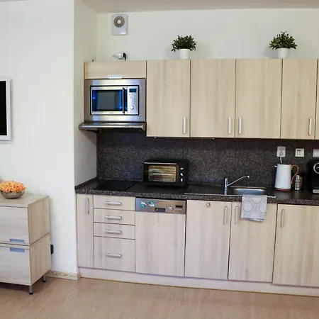 Resident A001 - Bezbarierovy Idealni Pro Rodiny S Detmi, V Tesne Blizkosti Anenskeho Udoli, Bobove Drahy, Arealu, Skoly, Free Parking, Free Wifi, Vyhled Do Zahrady S Posezenim Na Terase, Detske Hriste V Arealu * 哈拉霍夫