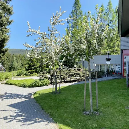 公寓 Resident A001 - Bezbarierovy Idealni Pro Rodiny S Detmi, V Tesne Blizkosti Anenskeho Udoli, Bobove Drahy, Arealu, Skoly, Free Parking, Free Wifi, Vyhled Do Zahrady S Posezenim Na Terase, Detske Hriste V Arealu *