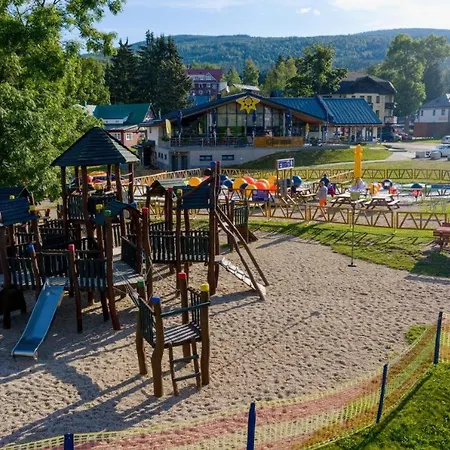 公寓 Resident A001 - Bezbarierovy Idealni Pro Rodiny S Detmi, V Tesne Blizkosti Anenskeho Udoli, Bobove Drahy, Arealu, Skoly, Free Parking, Free Wifi, Vyhled Do Zahrady S Posezenim Na Terase, Detske Hriste V Arealu