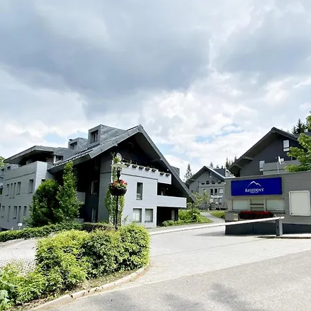 Resident A001 - Bezbarierovy Idealni Pro Rodiny S Detmi, V Tesne Blizkosti Anenskeho Udoli, Bobove Drahy, Arealu, Skoly, Free Parking, Free Wifi, Vyhled Do Zahrady S Posezenim Na Terase, Detske Hriste V Arealu Apartament *