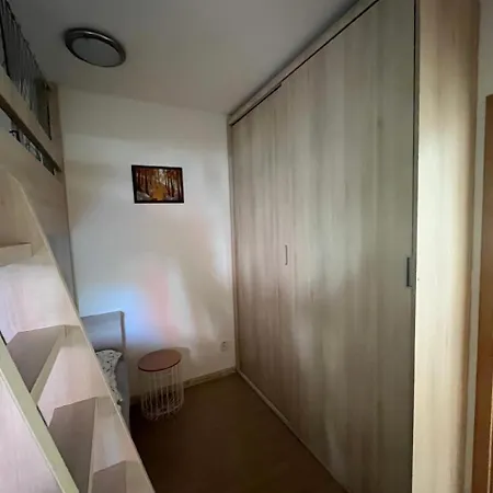 Resident A001 - Bezbarierovy Idealni Pro Rodiny S Detmi, V Tesne Blizkosti Anenskeho Udoli, Bobove Drahy, Arealu, Skoly, Free Parking, Free Wifi, Vyhled Do Zahrady S Posezenim Na Terase, Detske Hriste V Arealu Apartament *