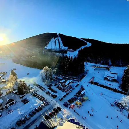 公寓 Resident A001 - Bezbarierovy Idealni Pro Rodiny S Detmi, V Tesne Blizkosti Anenskeho Udoli, Bobove Drahy, Arealu, Skoly, Free Parking, Free Wifi, Vyhled Do Zahrady S Posezenim Na Terase, Detske Hriste V Arealu 哈拉霍夫