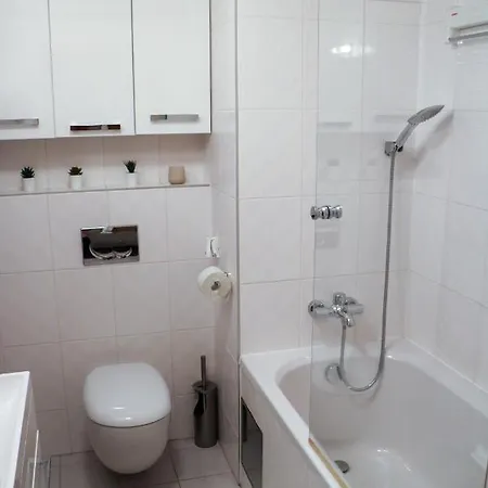 Apartament Resident A001 - Bezbarierovy Idealni Pro Rodiny S Detmi, V Tesne Blizkosti Anenskeho Udoli, Bobove Drahy, Arealu, Skoly, Free Parking, Free Wifi, Vyhled Do Zahrady S Posezenim Na Terase, Detske Hriste V Arealu Harrachov