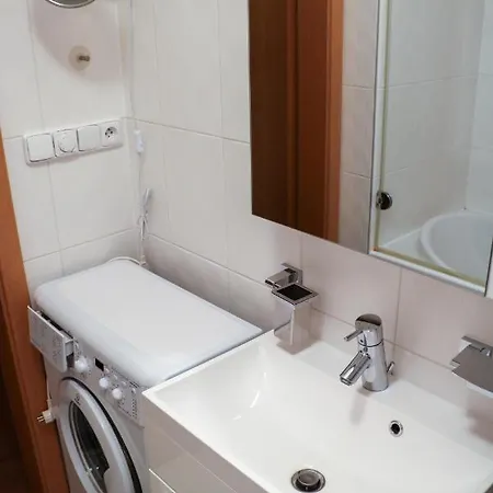 Resident A001 - Bezbarierovy Idealni Pro Rodiny S Detmi, V Tesne Blizkosti Anenskeho Udoli, Bobove Drahy, Arealu, Skoly, Free Parking, Free Wifi, Vyhled Do Zahrady S Posezenim Na Terase, Detske Hriste V Arealu Apartament