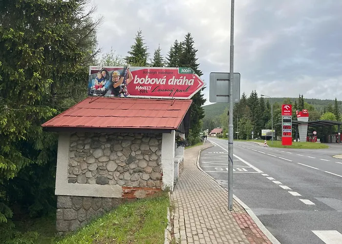 Lägenhet Resident A001 - Bezbarierovy Idealni Pro Rodiny S Detmi, V Tesne Blizkosti Anenskeho Udoli, Bobove Drahy, Arealu, Skoly, Free Parking, Free Wifi, Vyhled Do Zahrady S Posezenim Na Terase, Detske Hriste V Arealu
