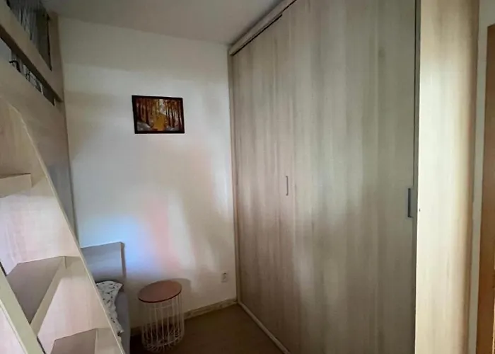 Resident A001 - Bezbarierovy Idealni Pro Rodiny S Detmi, V Tesne Blizkosti Anenskeho Udoli, Bobove Drahy, Arealu, Skoly, Free Parking, Free Wifi, Vyhled Do Zahrady S Posezenim Na Terase, Detske Hriste V Arealu Lägenhet *