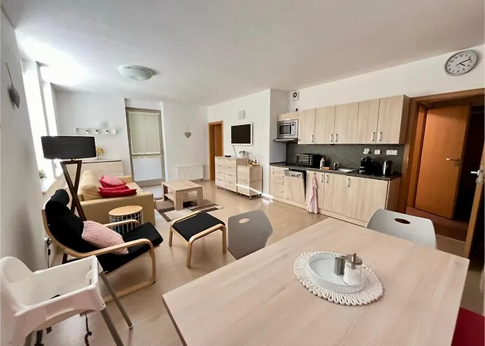 Lägenhet Resident A001 - Bezbarierovy Idealni Pro Rodiny S Detmi, V Tesne Blizkosti Anenskeho Udoli, Bobove Drahy, Arealu, Skoly, Free Parking, Free Wifi, Vyhled Do Zahrady S Posezenim Na Terase, Detske Hriste V Arealu Harrachov