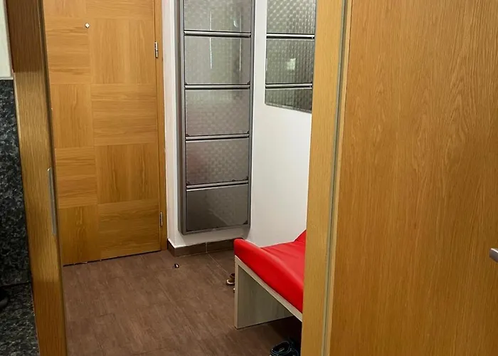 Lägenhet Resident A001 - Bezbarierovy Idealni Pro Rodiny S Detmi, V Tesne Blizkosti Anenskeho Udoli, Bobove Drahy, Arealu, Skoly, Free Parking, Free Wifi, Vyhled Do Zahrady S Posezenim Na Terase, Detske Hriste V Arealu