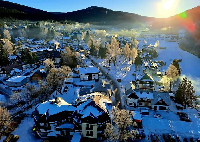 Resident A001 - Bezbarierovy Idealni Pro Rodiny S Detmi, V Tesne Blizkosti Anenskeho Udoli, Bobove Drahy, Arealu, Skoly, Free Parking, Free Wifi, Vyhled Do Zahrady S Posezenim Na Terase, Detske Hriste V Arealu
